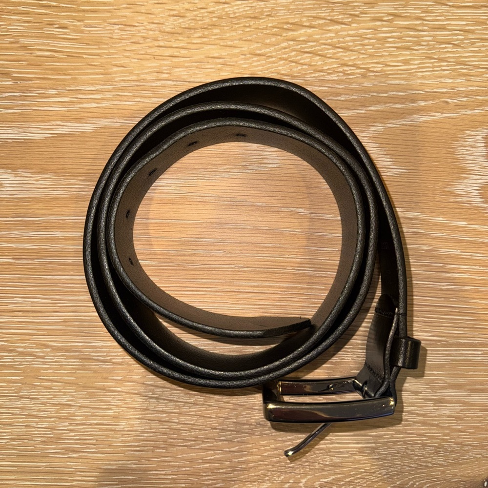 Shinola men’s black leather size 40 belt with silver buckle